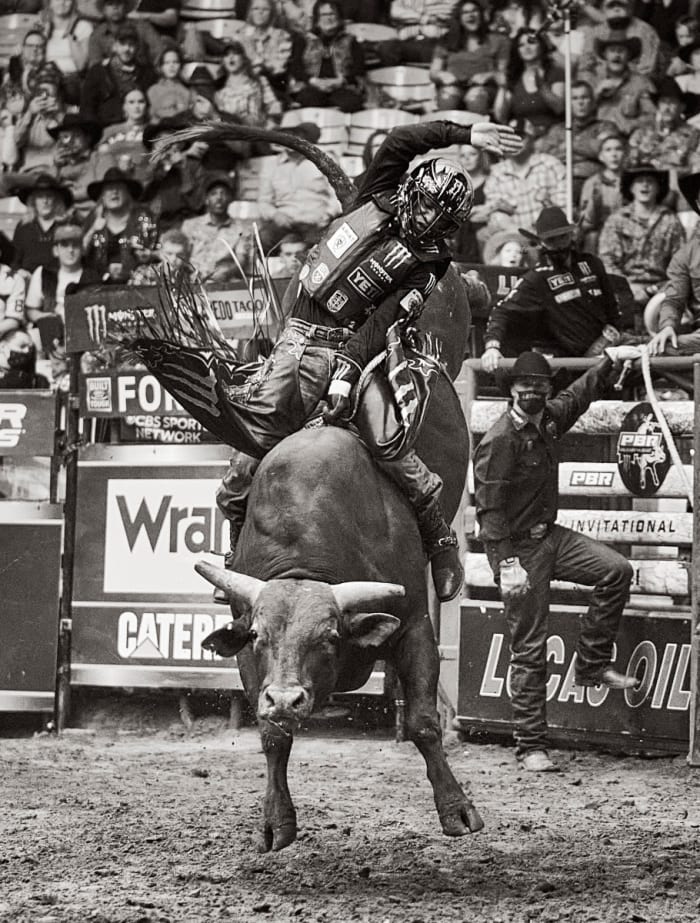 BEAUTIFUL GAMER
After breaking his ankle in PBR’s January season opener he returned to the circuit in Fort Worth—and won.